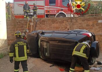 Nuoro: incidente stradale in via Torres, intervengono i vigili del fuoco