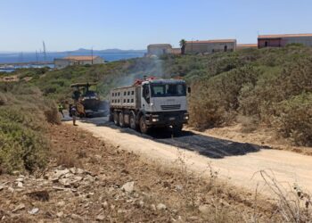 Stintino: al via i lavori di bitumazione della strada che conduce al Porto Marina
