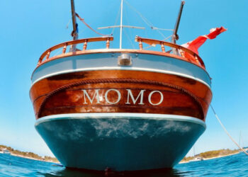 Gite, aperitivi e degustazioni giornaliere a bordo del veliero “Momo” originale caicco turco in navigazione nelle baie più belle della Costa degli Angeli