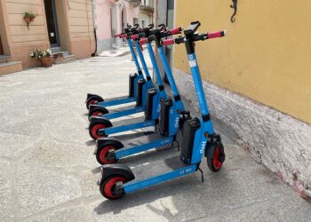Il comune di Arzachena ha avviato il servizio di monopattini e biciclette elettriche in sharing di Dott.