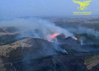 Incendio in corso a Serri, in località Arimitilis