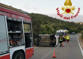 Arzachena: scontro tra due auto all’altezza del Rocca Beach, sul posto i vigili del fuoco