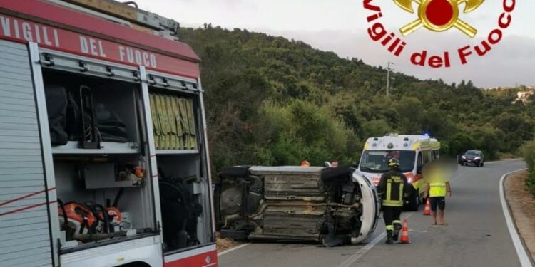 Arzachena: scontro tra due auto all’altezza del Rocca Beach, sul posto i vigili del fuoco