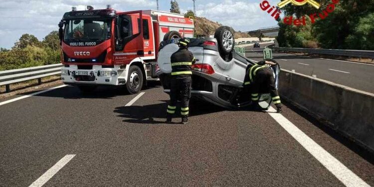 Budoni e San Teodoro: incidente stradale sulla 131 Dcn, intervengono i vigili del fuoco