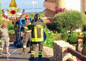 Incidente stradale a Baja Sardinia, intervengono i carabinieri e i vigili del fuoco