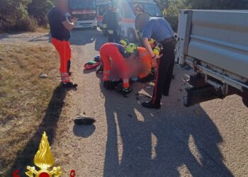 Ittiri: scontro frontale tra un autocarro e una moto, un ferito grave