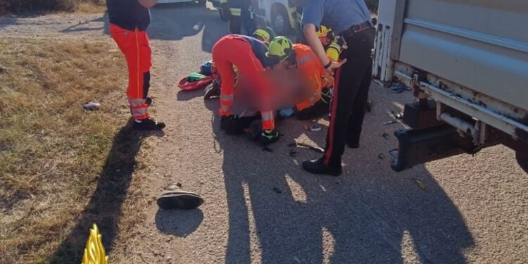 Ittiri: scontro frontale tra un autocarro e una moto, un ferito grave