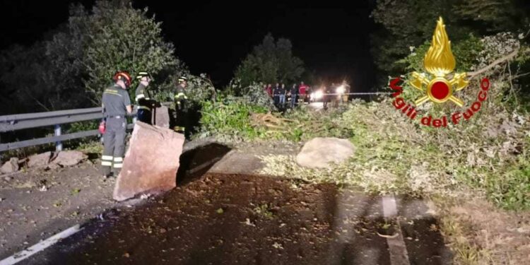 Busachi: i vigili del fuoco hanno rimosso massi e vegetazione sulla provinciale 11