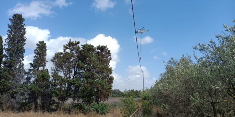 Altra giornata di fuoco in Sardegna, 20 gli incendi alimentati dal maestrale, 3 hanno richiesto l’intervento dei mezzi aerei del servizio antincendio regionale