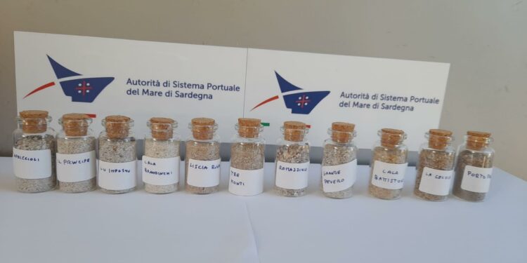 Ad Olbia sono finiti nei guai due turisti trovati in possesso di undici barattoli di sabbia