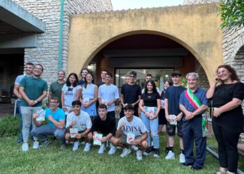 Mogoro, Costituzione e Tricolore ai ragazzi del 2004. Cerimonia di consegna ieri nell’area fieristica