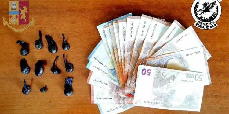 La Polizia di Stato, a Cagliari, ha arrestato in flagranza di reato un 31enne per detenzione ai fini di spaccio di sostanza stupefacente