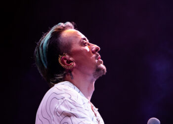 Dalla magia del sito nuragico di Palmavera all’energia dell’anfiteatro Ivan Graziani: Una serata indimenticabile per il duality tour di Dardust – di Ilaria Unali