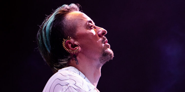 Dalla magia del sito nuragico di Palmavera all’energia dell’anfiteatro Ivan Graziani: Una serata indimenticabile per il duality tour di Dardust – di Ilaria Unali