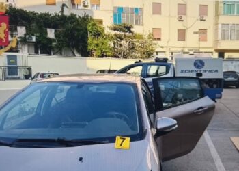 A Cagliari, la Polizia di Stato ha arrestato due persone sospettate di aver rapinato e picchiato un tabaccaio