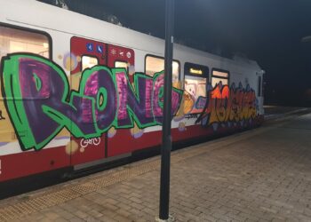 Ignoti la notte scorsa hanno imbrattato un convoglio ferroviario in servizio sulla tratta Monserrato-Mandas-Isili