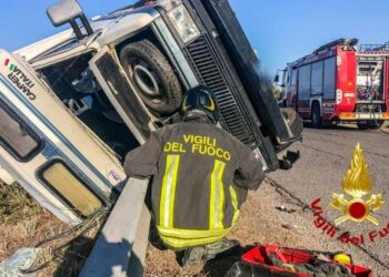 Incidente stradale al chilometro 127 della statale 131 Carlo Felice, coinvolti una vettura e un camper