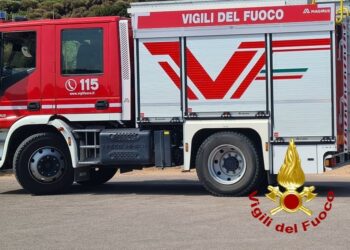 Sassari: a fuoco un appartamento, salvato un uomo