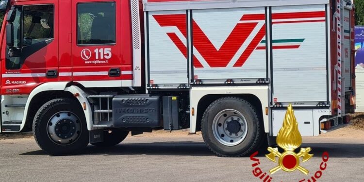 Sassari: a fuoco un appartamento, salvato un uomo