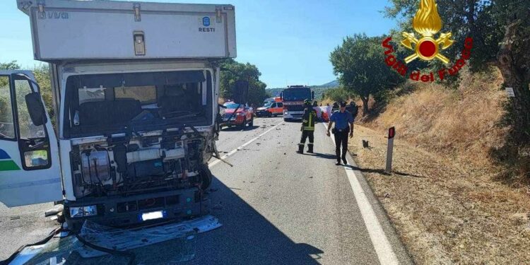 Bortigali: incidente stradale sulla statale 129, intervengono i vigili del fuoco, l’Anas, il 118 e i carabinieri