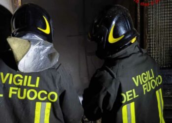 Porto Torres: a fuoco un vano tecnico condominiale, intervengono i vigili del fuoco