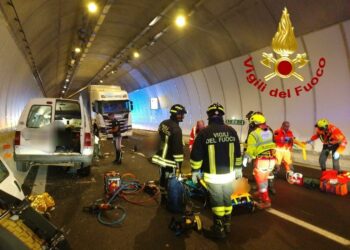 Incidente stradale nei pressi dello svincolo di San Teodoro, ferite tre persone