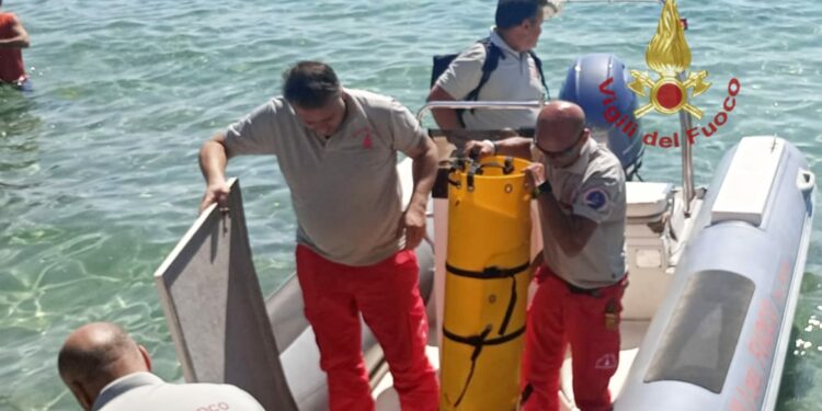 Soccorsa una donna caduta tra gli scogli a Calamosca