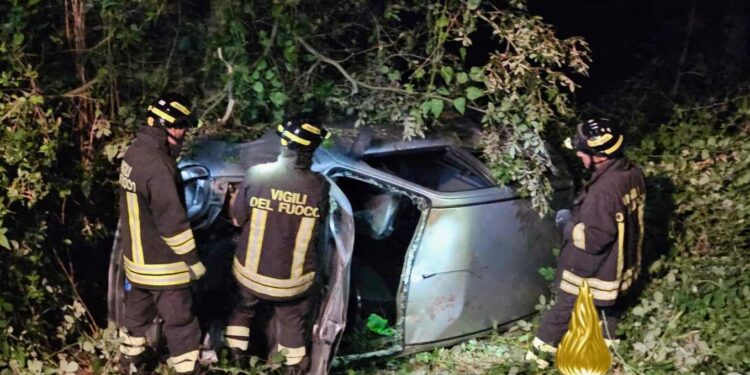 Osilo: un’auto è finita fuori strada, una donna è incastrata incastrata nell’abitacolo