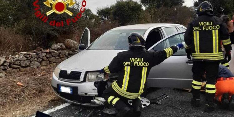 Incidente stradale sulla statale 389, una coppia di anziani finisce in ospedale