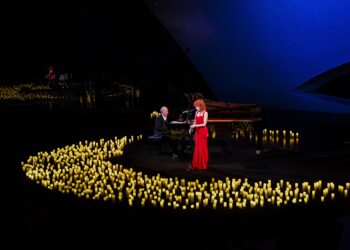 Fiorella Mannoia e Danilo Rea in concerto a lume di candela al festival Rocce Rosse Blues sabato 9 settembre, a Lanusei