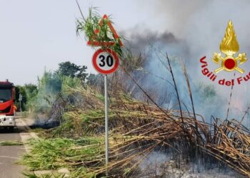 Nurachi: incendio in via San Giacomo, intervengono i vigili del fuoco