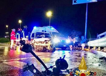 Olbia: auto esce di strada e carambola sul guardrail, una ragazza in ospedale