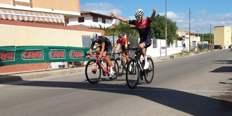 A Riola Sardo si impone in volata Alessandro Garau nel 6° Trofeo Airon Bike