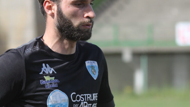 Dopo la vittoria contro la Costa Orientale Sarda, il Sassari Calcio Latte Dolce è stato sconfitto per 2-0 dalla Cavese