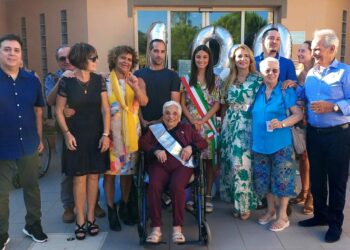 Oristano in festa per i cent’anni di zia Maria Cuccu