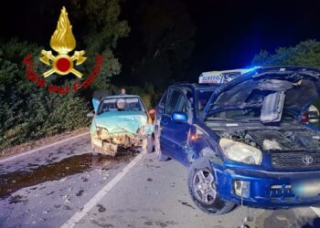 Alghero: scontro frontale tra due automobili sulla statale 291, due feriti