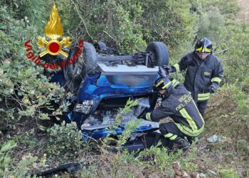 Osilo e Nulvi: un’automobile finisce in fondo a una scarpata, intervengono i vigili del fuoco