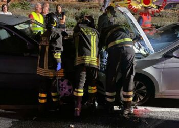 Dorgali: scontro frontale fra due auto, intervengono i vigili del fuoco