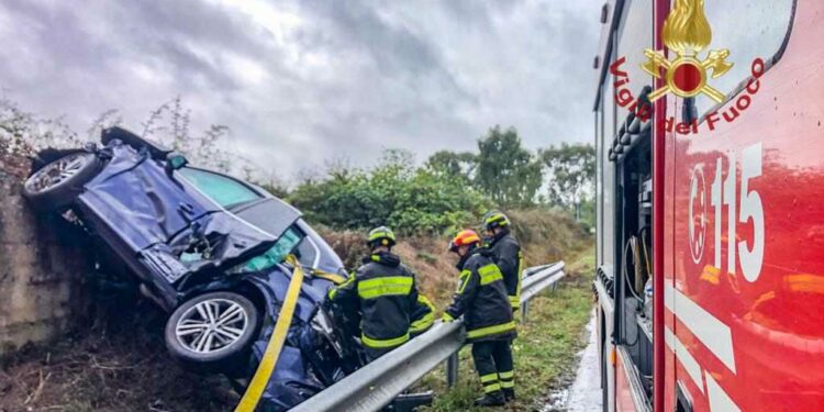 Ghilarza: incidente stradale sulla 131 Dcn, intervengono i vigili del fuoco