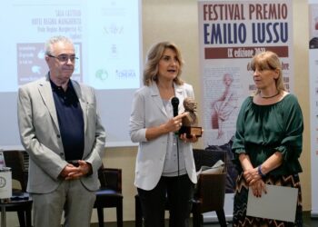 Tiziana Ferrario al Festival Emilio Lussu: «Con l’Isola ho un rapporto meraviglioso»