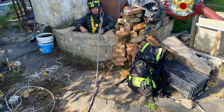 Nuoro: uomo cade in un pozzo, lo salvano i vigili del fuoco