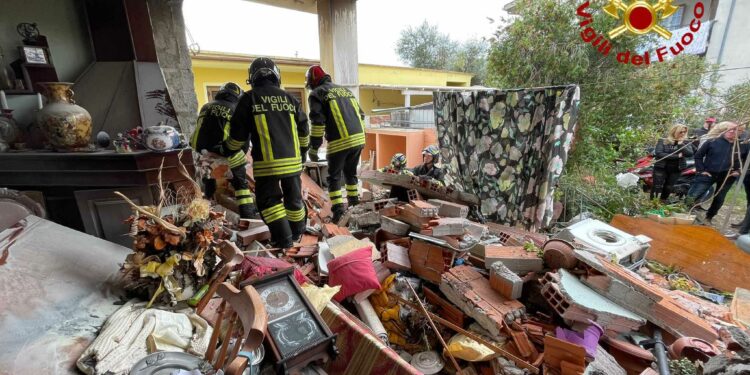Siniscola: esplosione all’interno di una villetta di 3 piani, soccorse tre donne