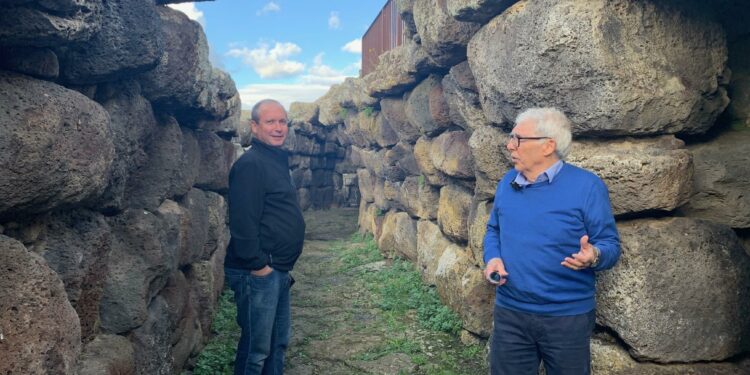 Viaggio studio dell’archeologo israeliano Shay Bar allievo di Adam Zertal in Sardegna per studiare di persona i nuraghi dell’isola