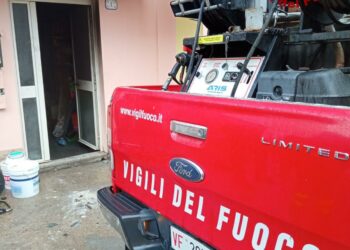 Tertenia: a fuoco un’abitazione, intervengono i vigili del fuoco
