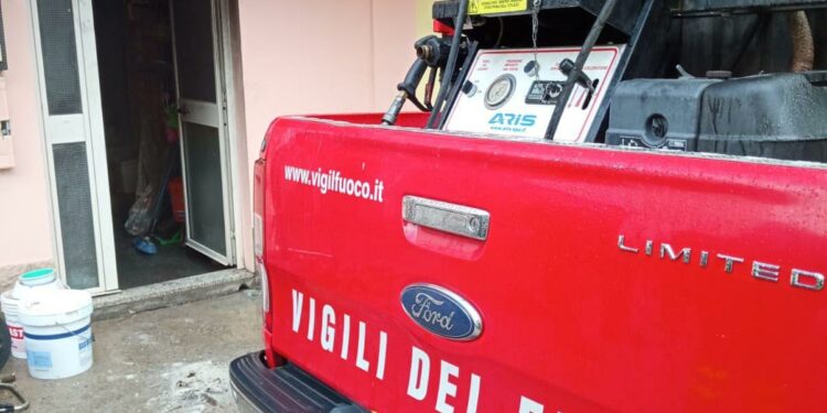 Tertenia: a fuoco un’abitazione, intervengono i vigili del fuoco