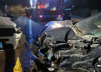 Abbiadori: scontro frontale fra due auto, una persona in ospedale