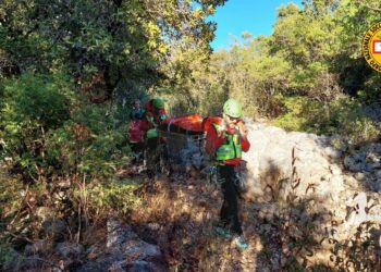Baunei: si fa male sul sentiero per Cala Goloritzè, salvata una 54enne americana