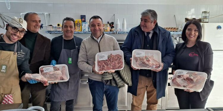 Ollolai: i piatti a base di agnellone conquistano Cortes Apertas