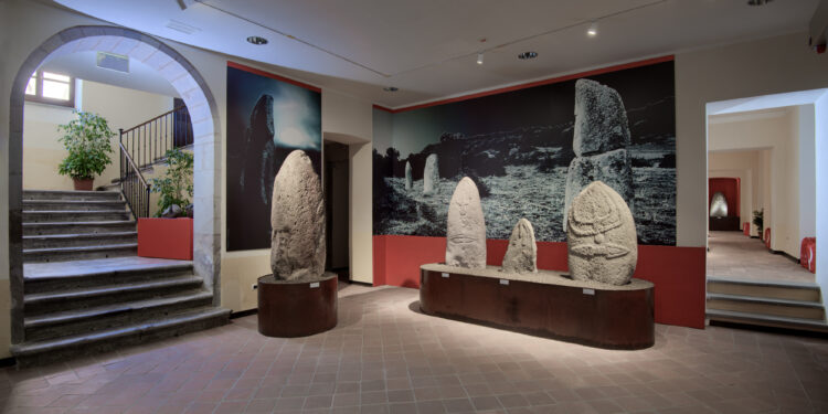 E’ stata inaugurata domenica 26 novembre la mostra itinerante nazionale del Menhir Museum di Laconi, “Pietre parlanti nella preistoria”