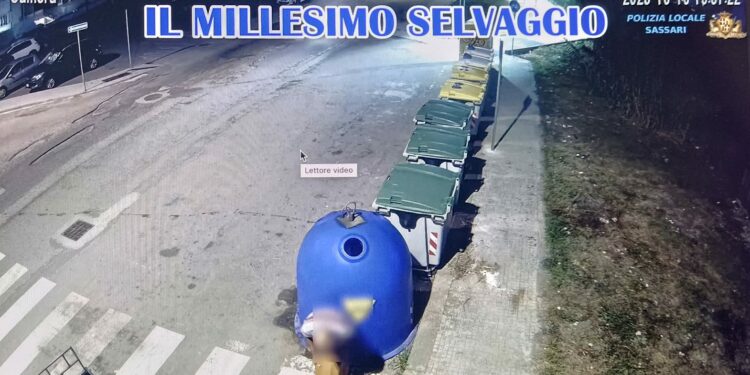 Sassari: butta i rifiuti sullo scivolo per l’attraversamento pedonale, sanzionato